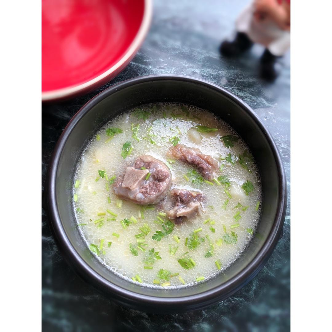 奶白山药牛尾汤