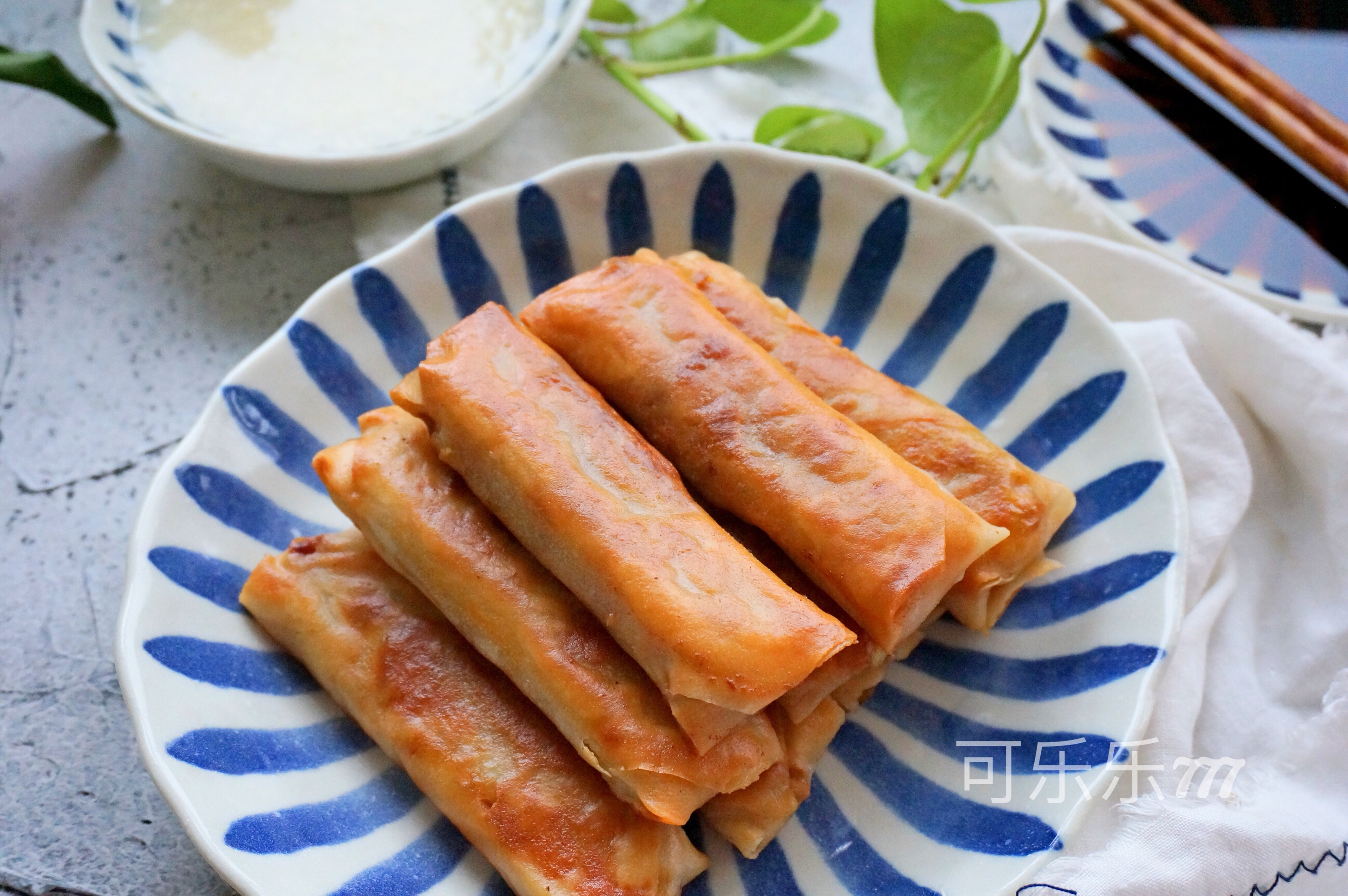 年夜饭—韭黄冬笋肉丝春卷的做法