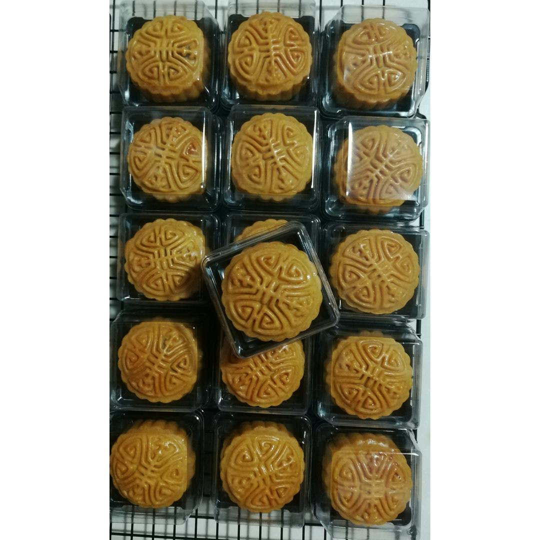 广式月饼—蛋黄莲蓉月饼