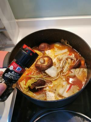 娃娃番茄煲菜汤(Tomato Cabbage Soup)的做法 步骤14