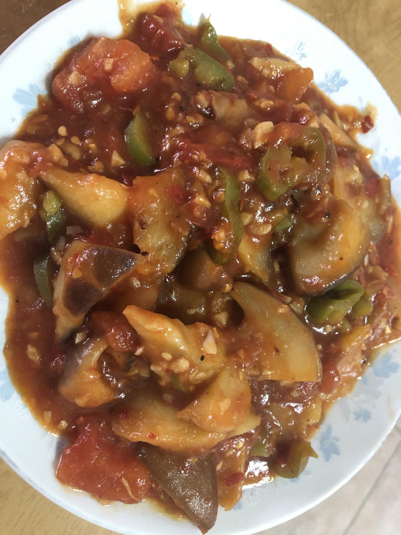 红烧茄子（佐西红柿尖椒）