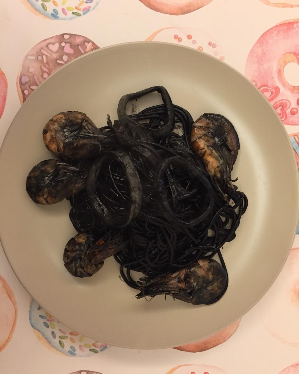 漆黑墨鱼面