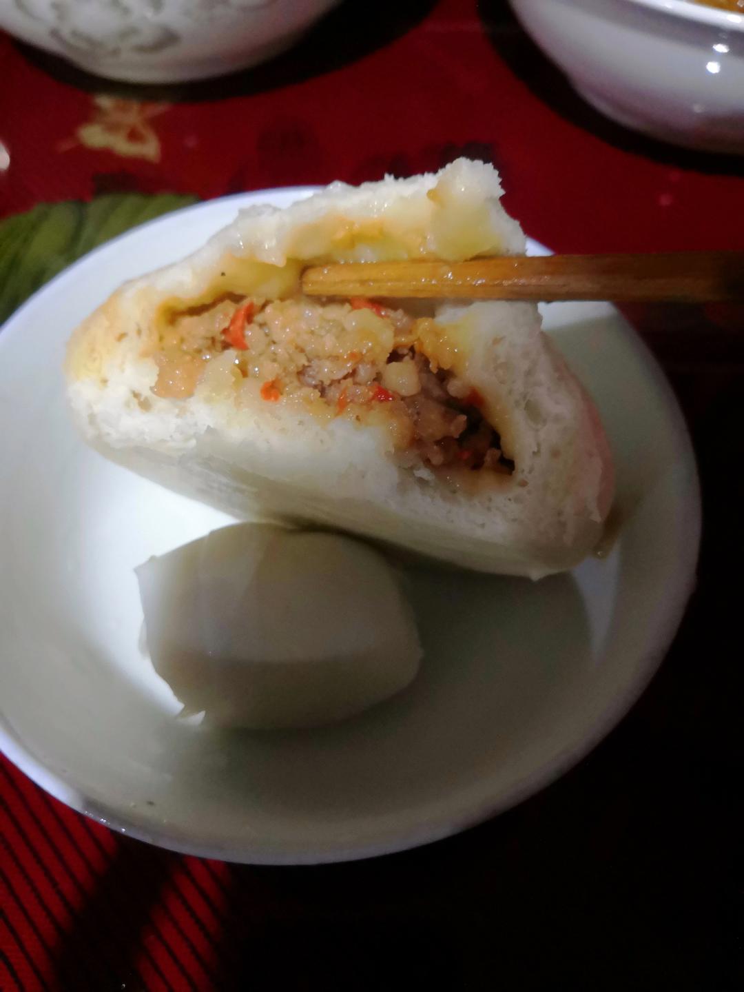 松软多汁的肉包子
