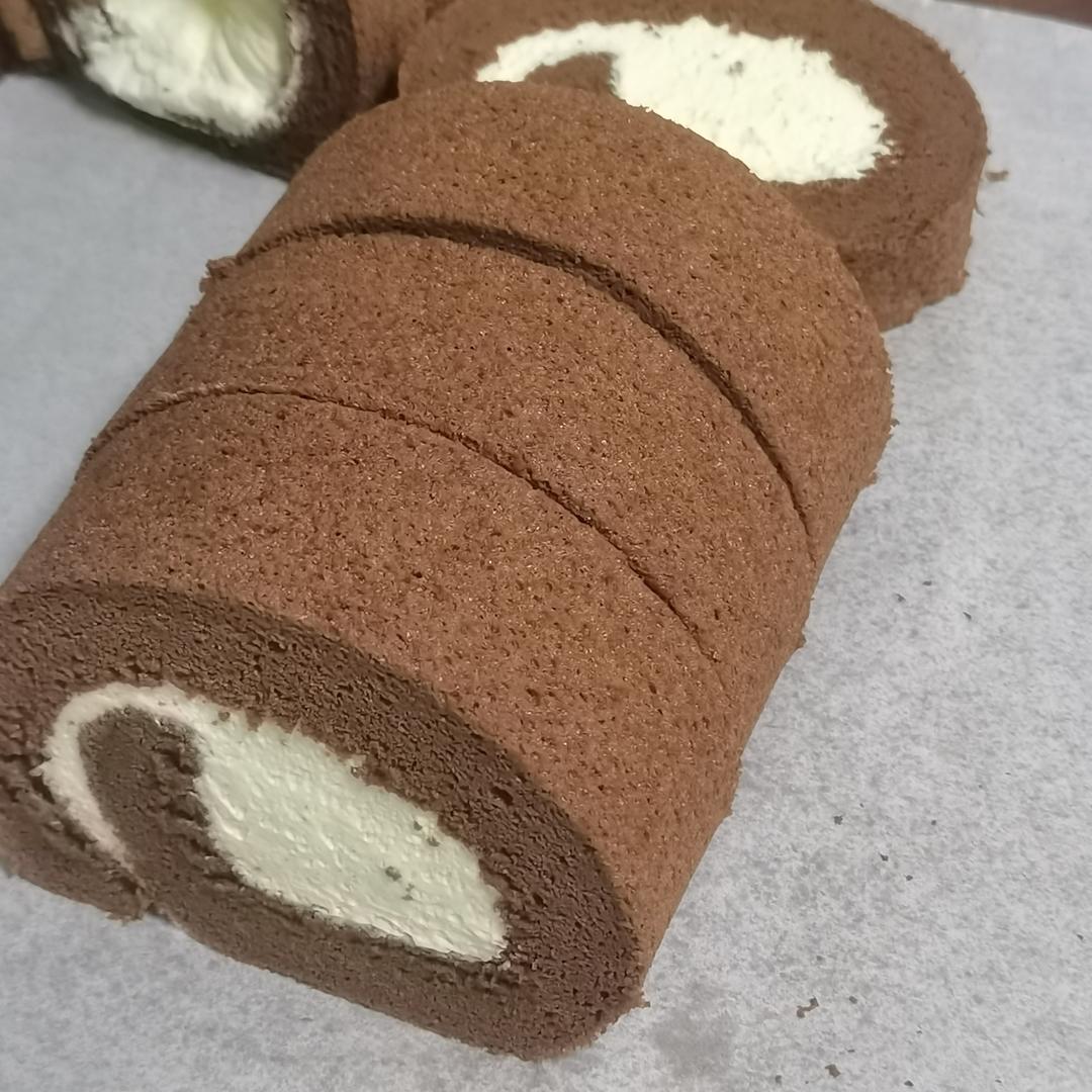 超浓郁卷不裂的巧克力蛋糕卷