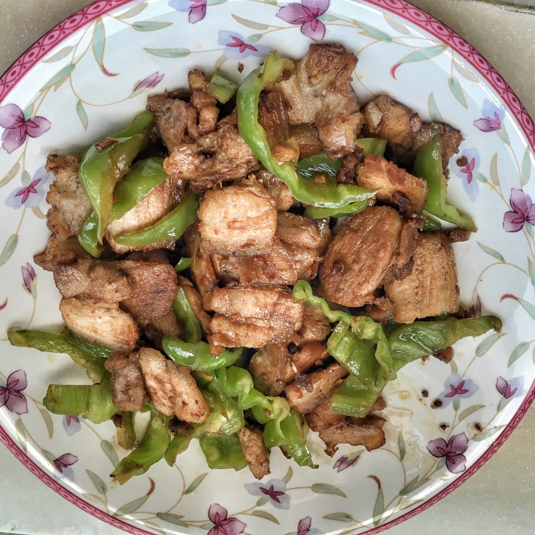 家常青椒干煸五花肉