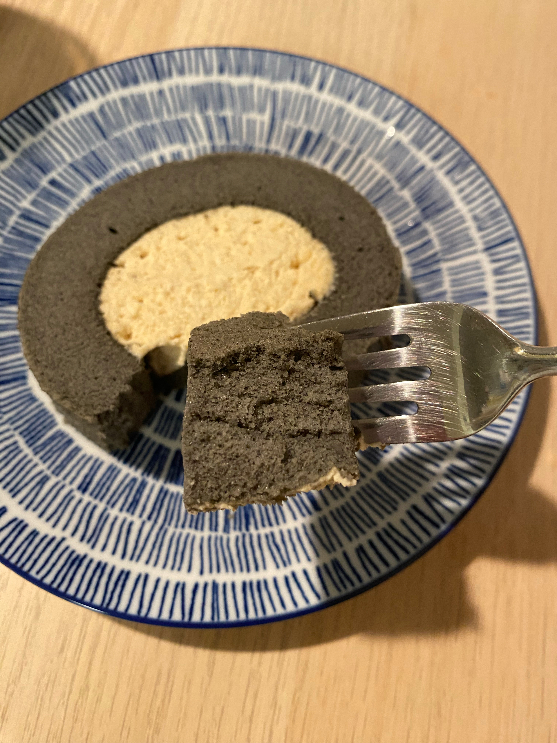 黑芝麻豆乳奶油蛋糕卷的做法