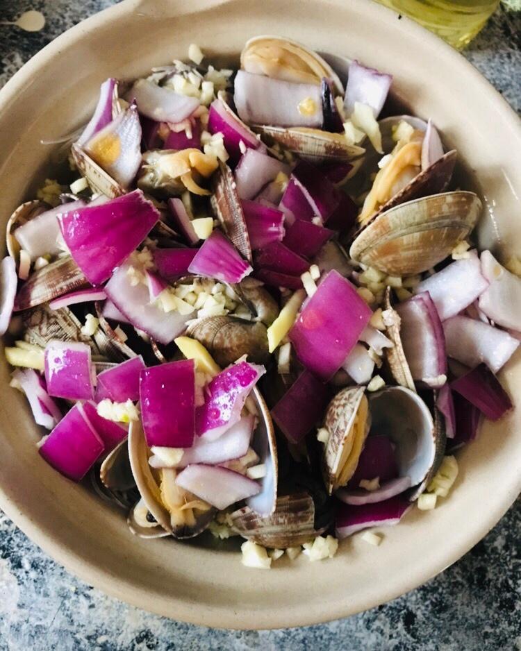 家常美味花蛤粉丝煲