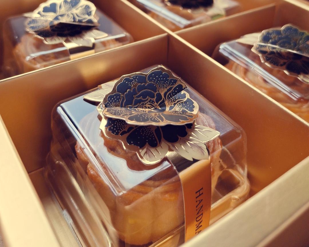 颜值高味道好的广式蛋黄白莲蓉月饼