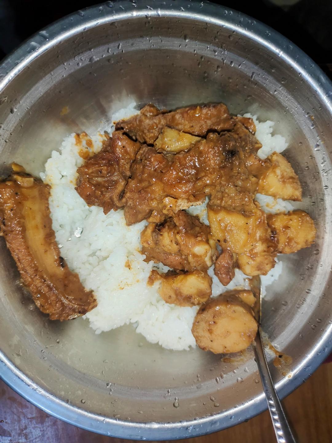 能让人连吃三碗米饭的芋头烧排骨
