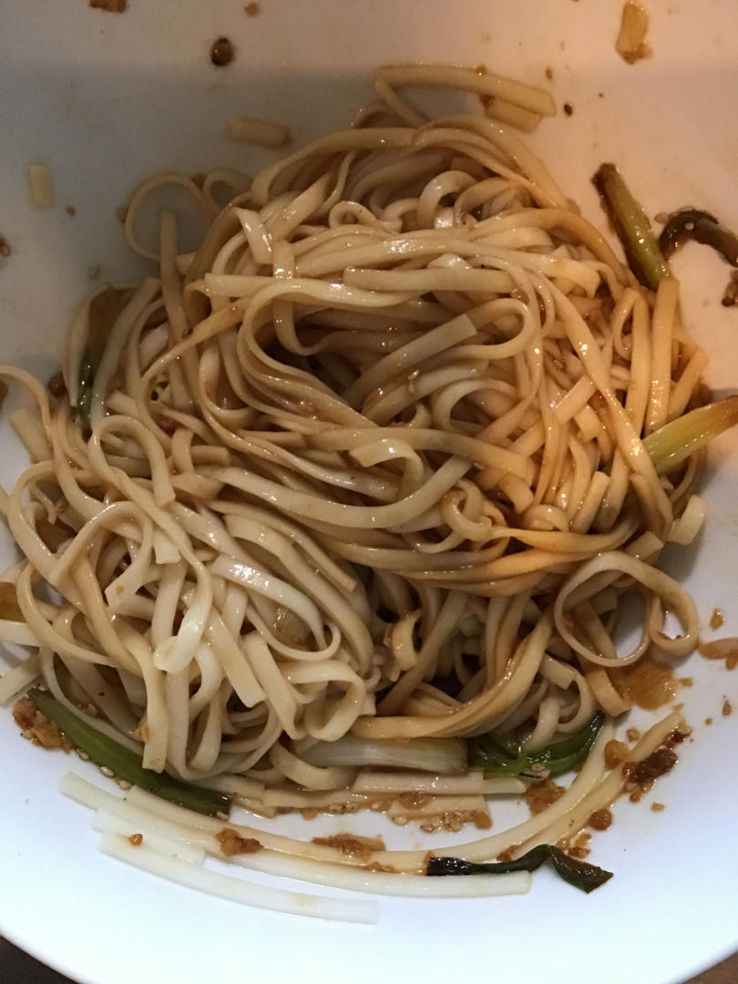 10分钟搞定的一碗葱油拌面