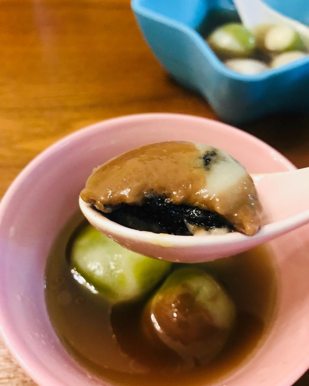 家传黑芝麻汤圆馅心
（黑洋酥）