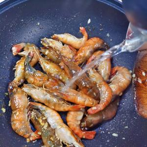 椒盐大头虾（罗氏虾）的做法 步骤7