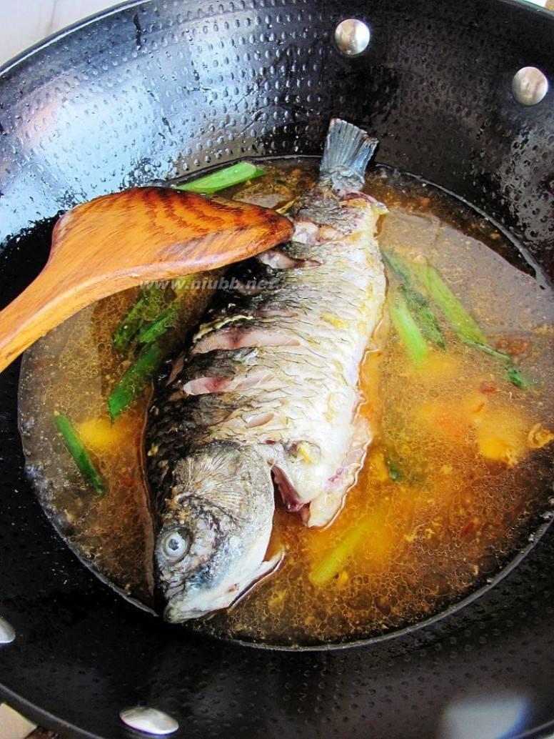 百吃不厌的红烧鲫鱼的做法