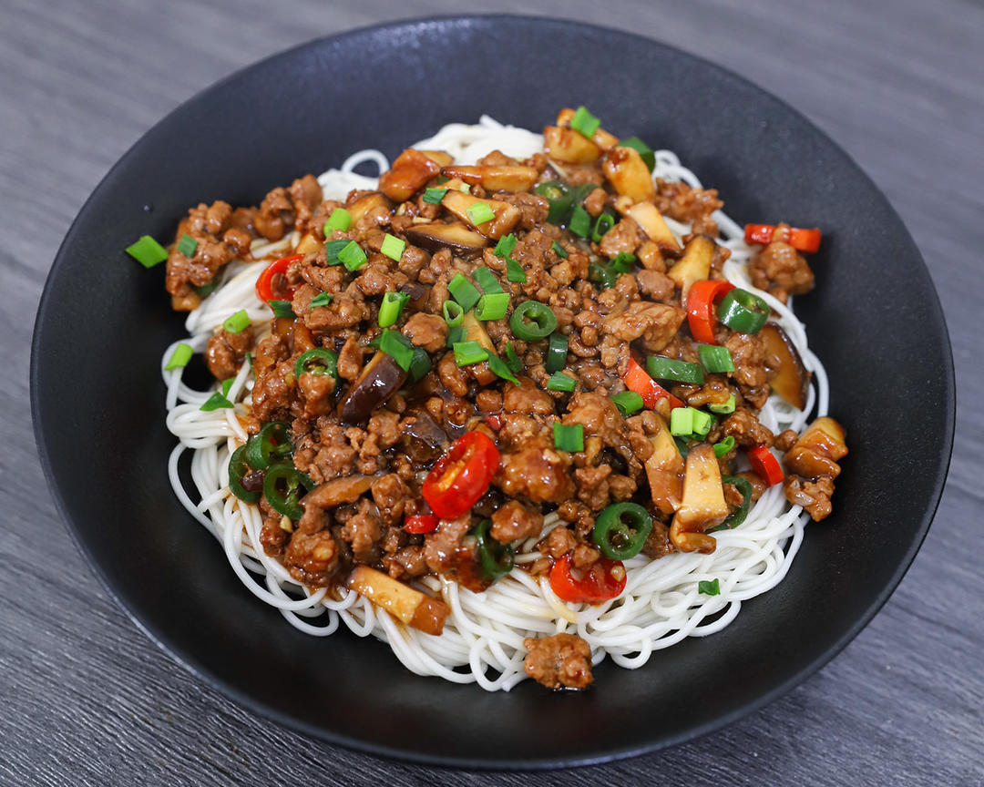 蒜香肉末炸酱面的做法