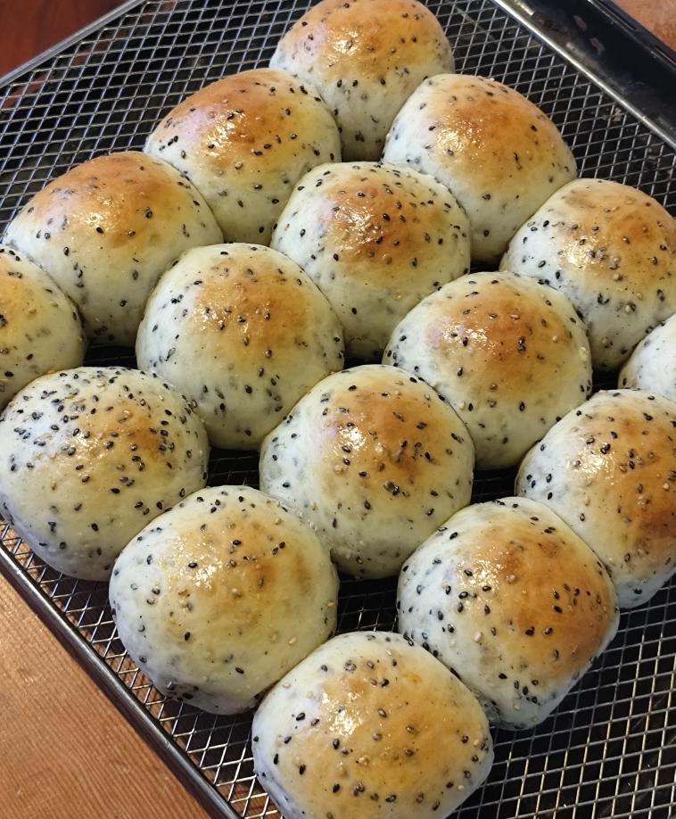 咸香柔软的黑芝麻小餐包｜新手友好