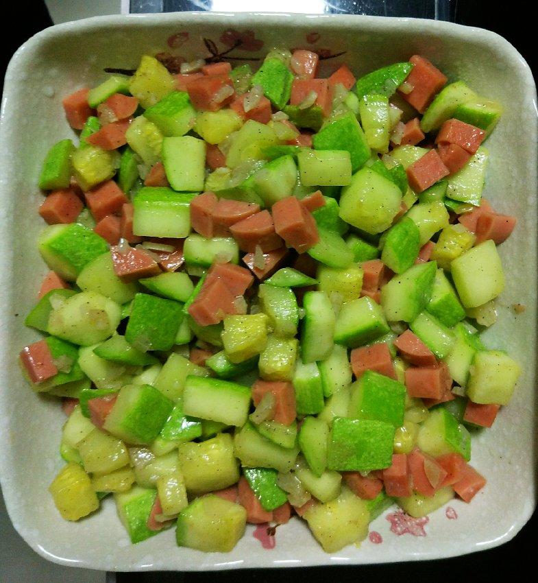 我肉蛋儿做的西葫芦炒火腿丁