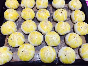 自制豆沙蛋黄酥的做法 步骤4