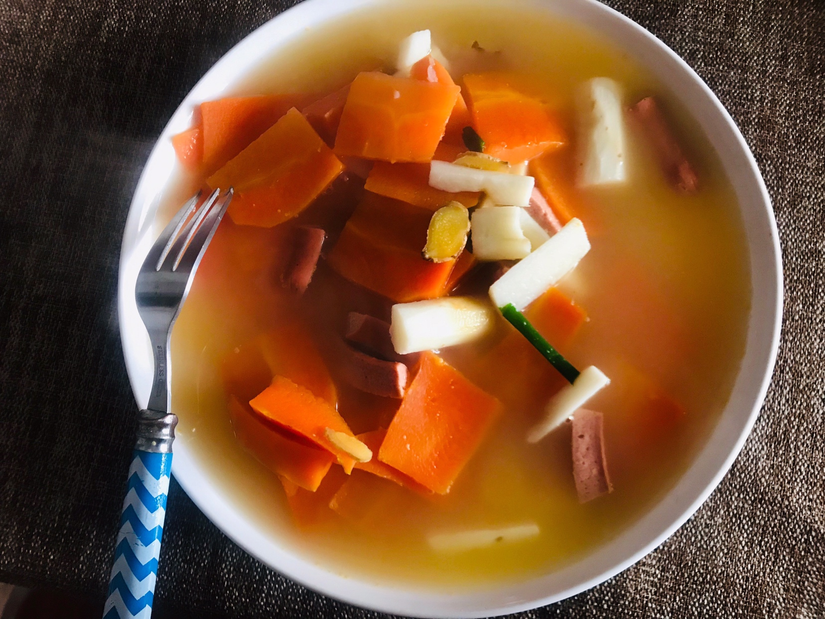 美味可口的胡萝卜淮山火腿汤的做法