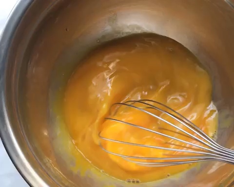 聚福·咸蛋黄千层蛋糕的做法 步骤1