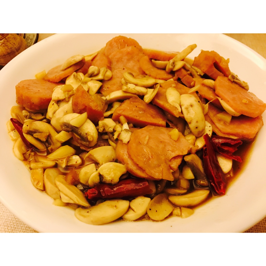 黑椒蘑菇炒蒜肠