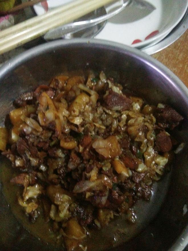 土豆圆白菜炒肉的做法