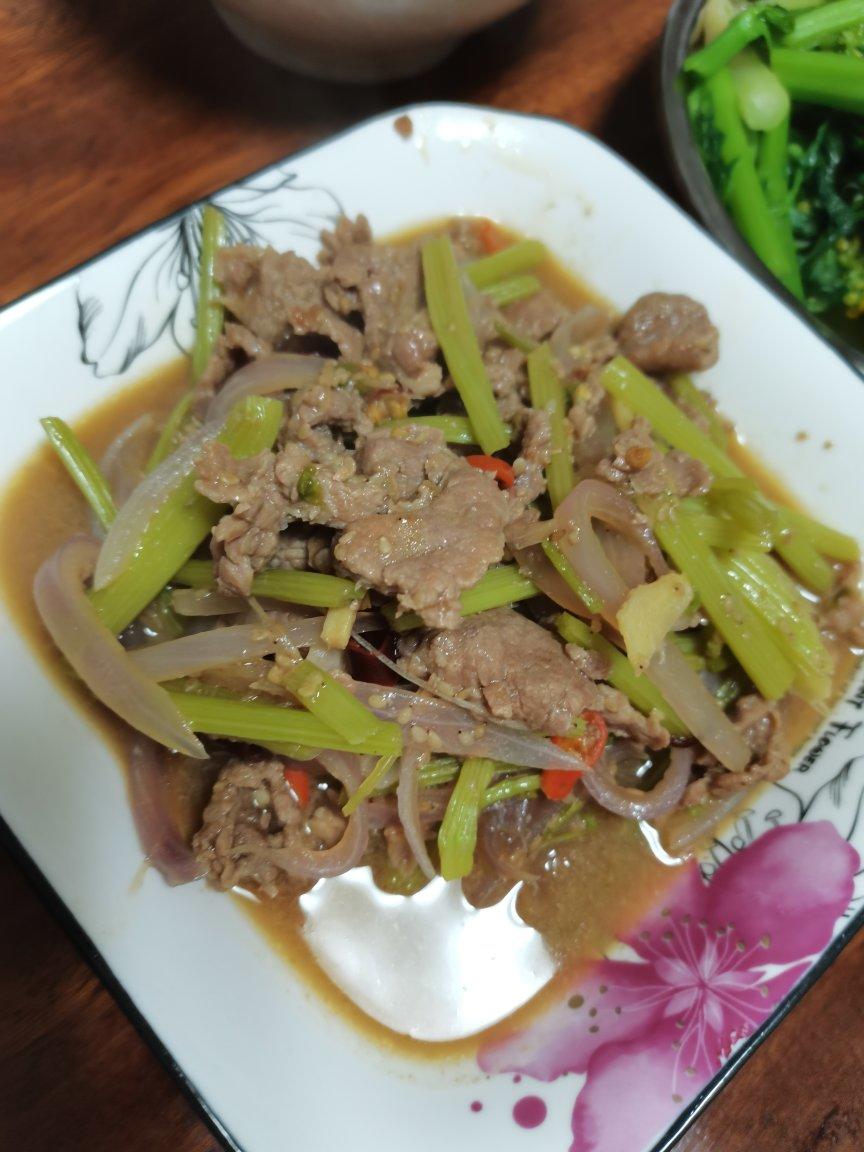 芝麻牛肉煲
