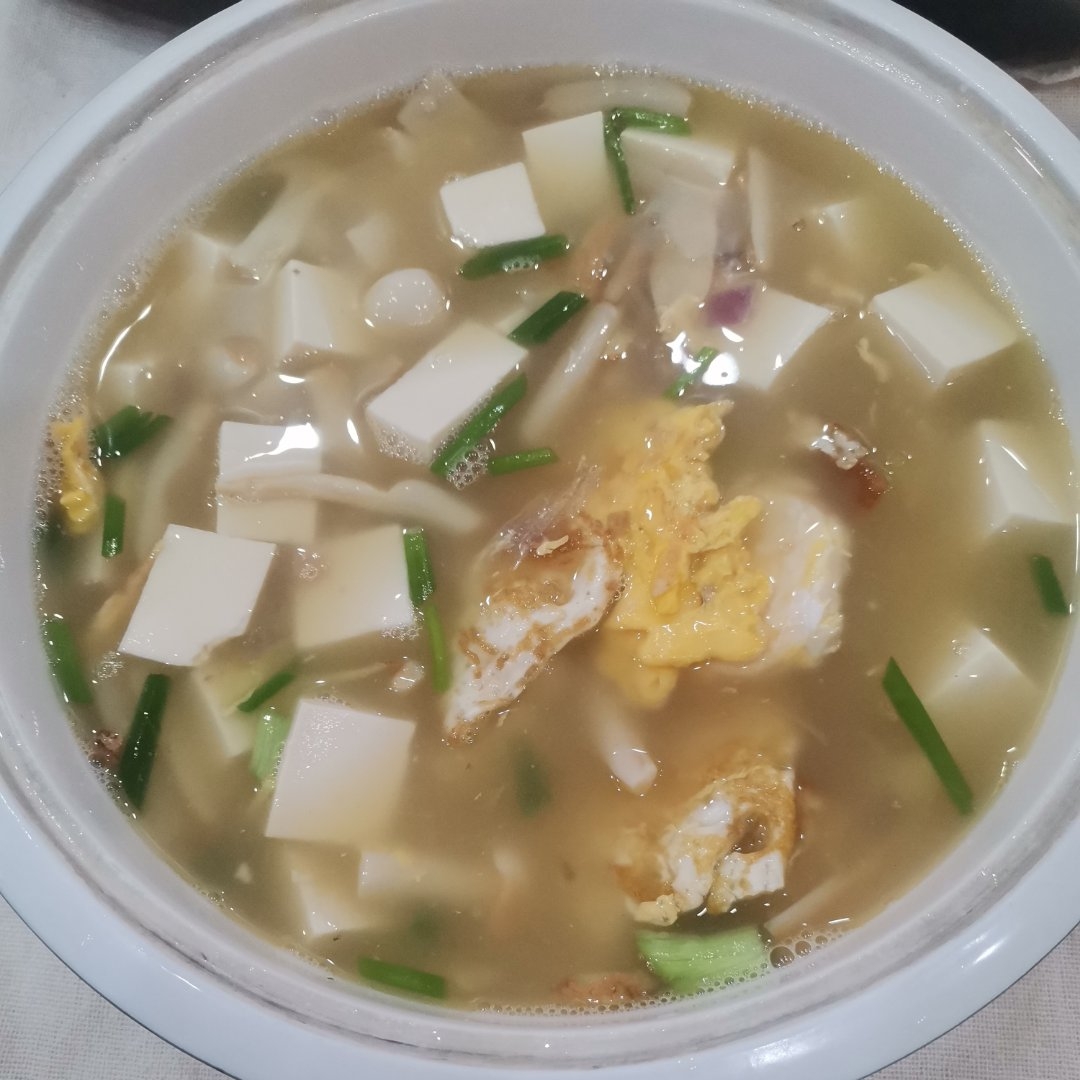 鸡蛋海鲜菇豆腐汤的做法