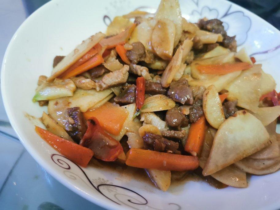 非常小众非常可口的炒三丝菜：芋头丝炒肉丝
