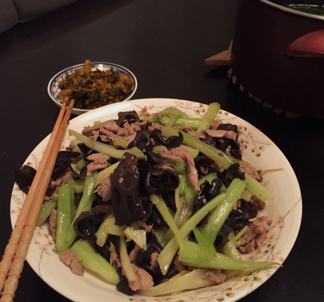 芹菜木耳炒肉丝