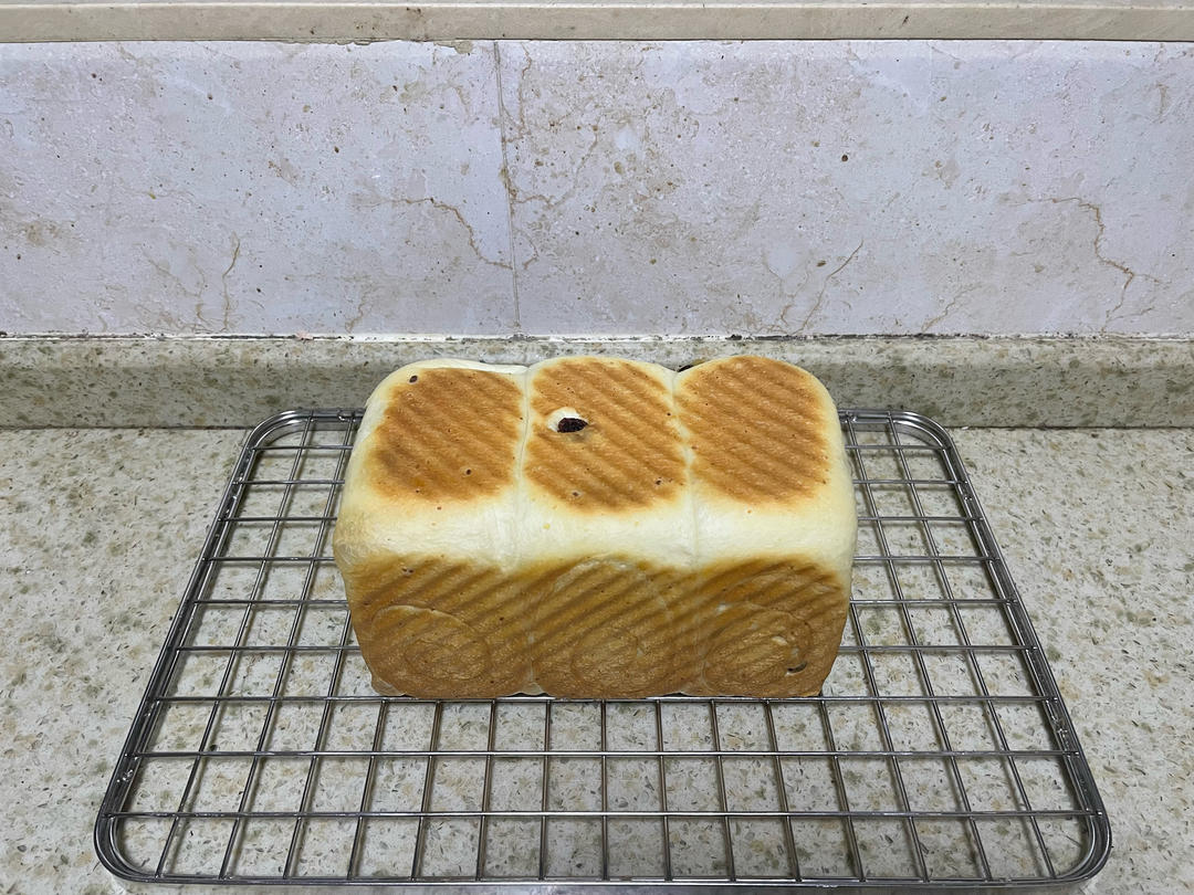 香甜柔软的葡萄干吐司