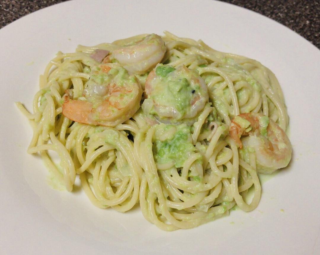 鲜奶牛油果大虾意面