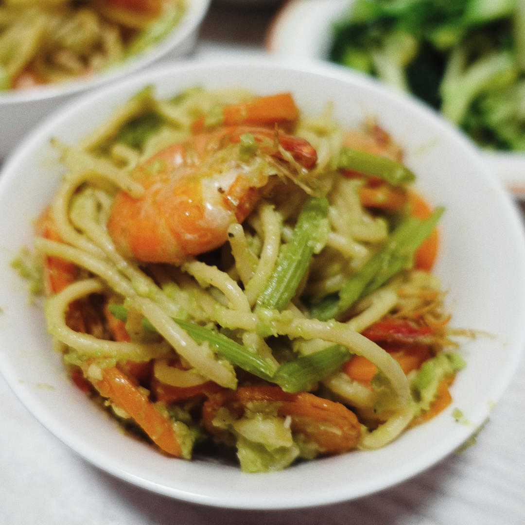 虾仁牛油果意大利面—健身减脂餐