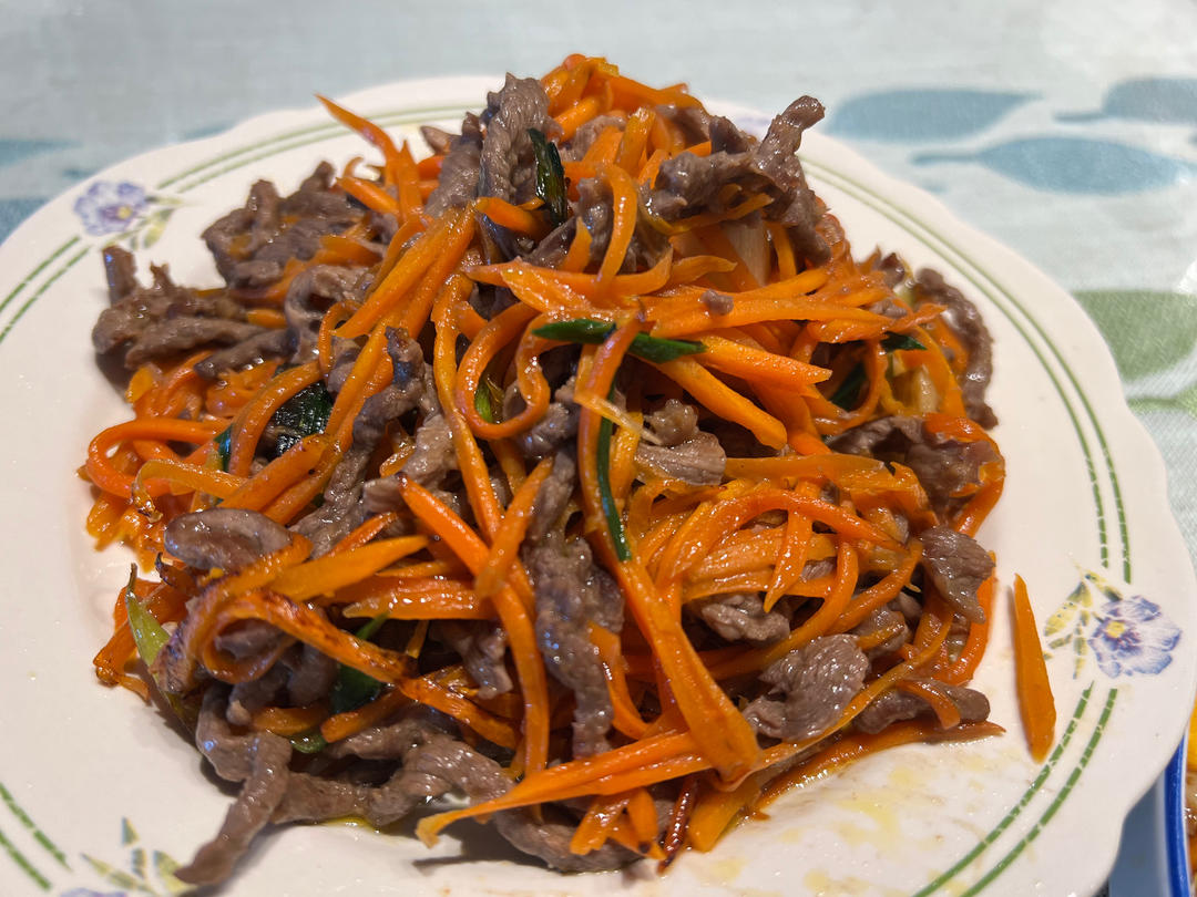 营养美味胡萝卜丝炒牛肉