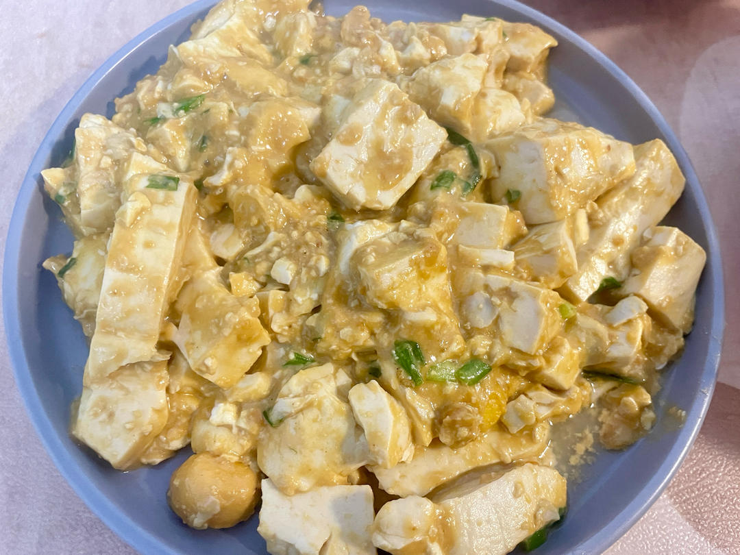 营养又鲜香的咸蛋黄豆腐煲