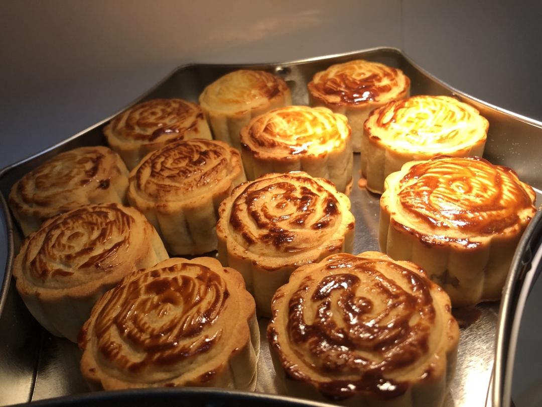 广式月饼—蛋黄莲蓉月饼