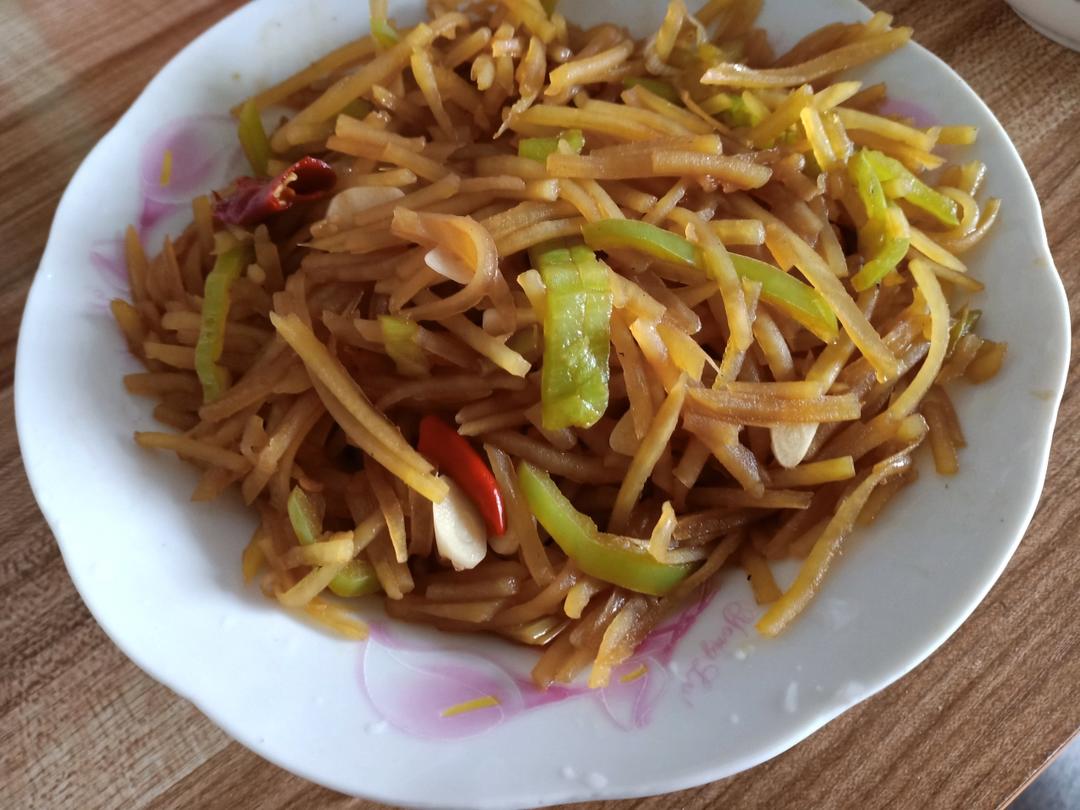 好吃又方便的青椒土豆丝，来喽！