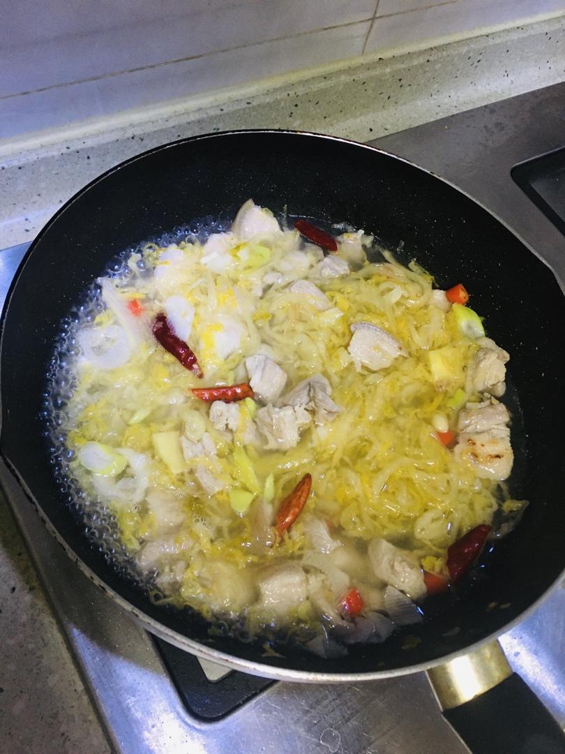 东北酸菜炖白肉