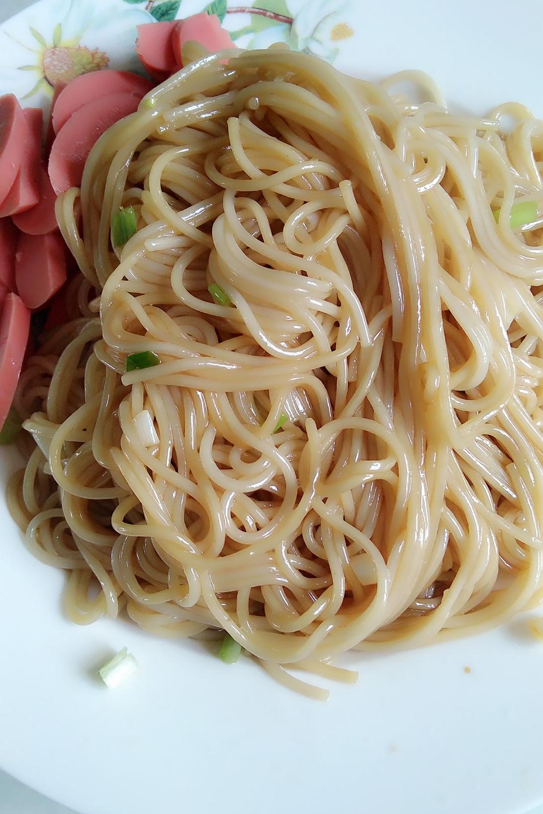 葱爆面—就是汪涵在天天向上里面做的那个啦