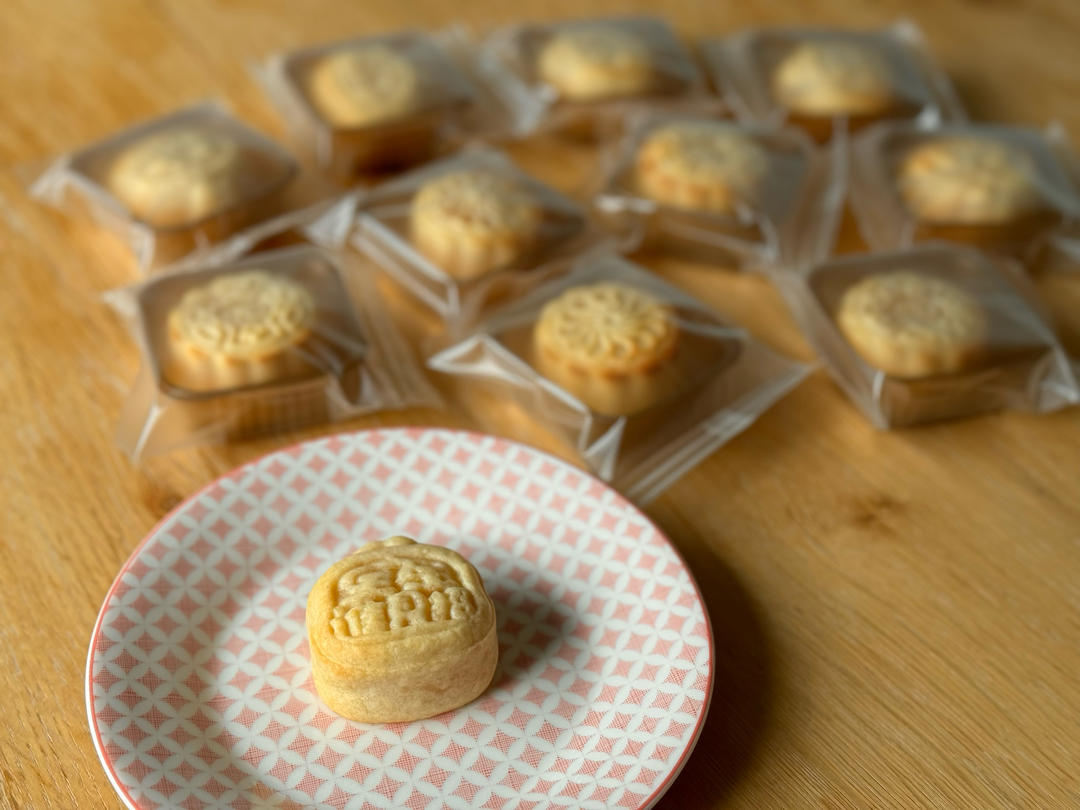 💃奶黄流心月饼——这是可以让你坐稳朋友圈厨霸位置的月饼🥮，没人点赞算我输👎