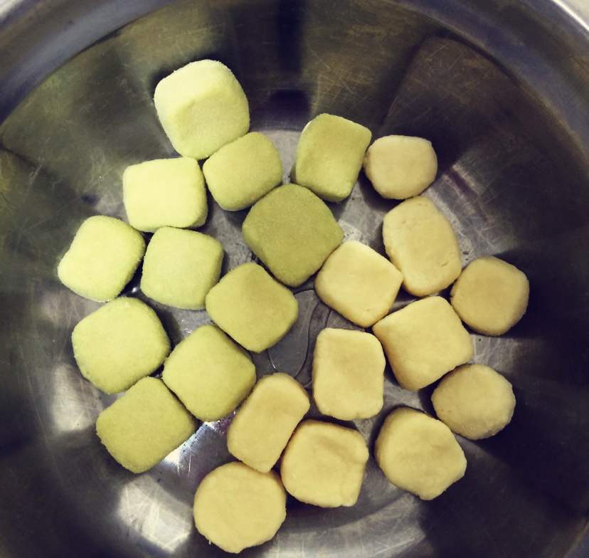 小小牛奶糖