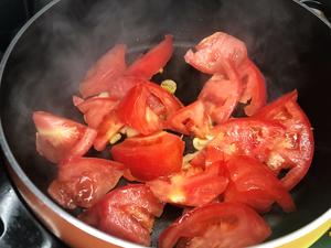 熬西红柿浓汤的加水技巧的做法 步骤1