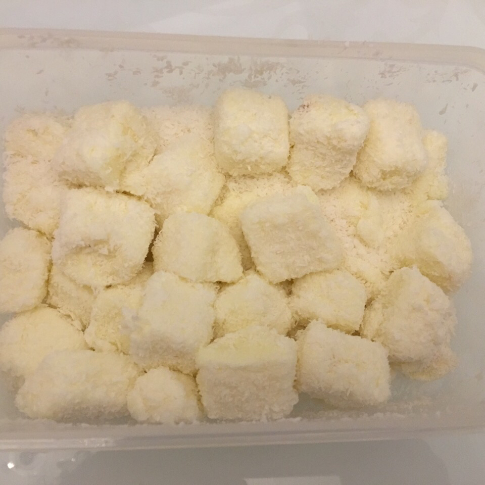 椰丝牛奶小方糕