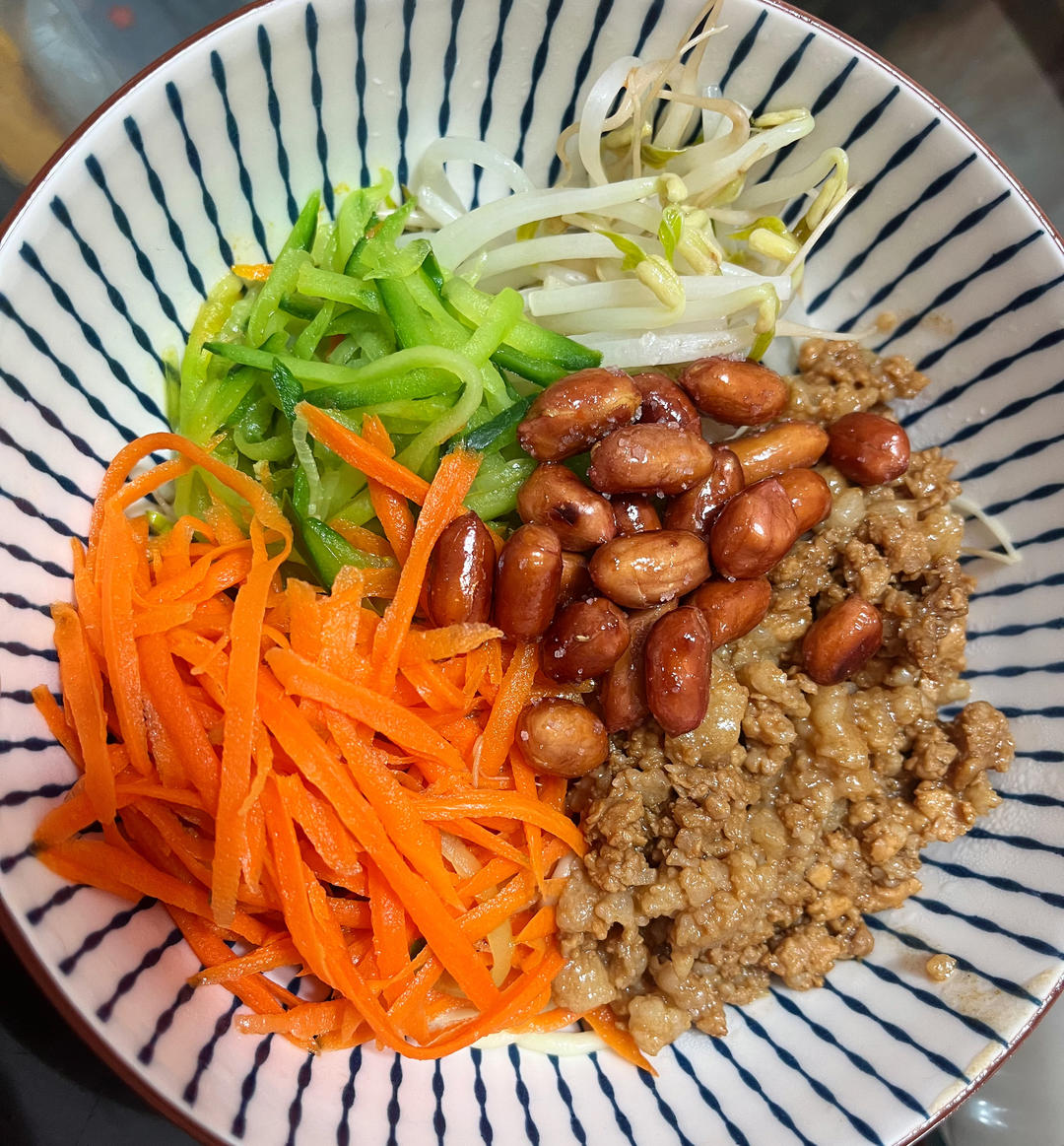 香菇肉酱拌面—夏日最佳拍档