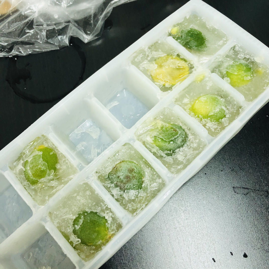 青柠冰块苏打水