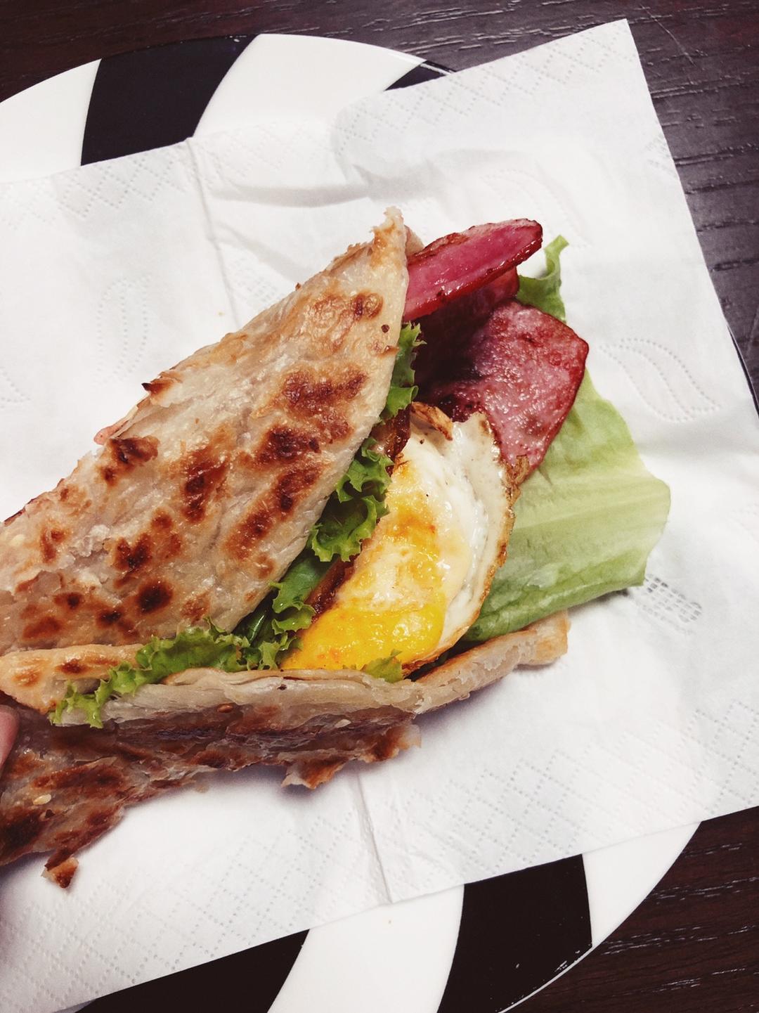 培根鸡蛋手抓饼