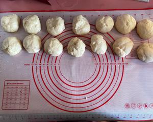 日式ふわふわ(芙哇芙哇)牛奶面包 （面包机版）的做法 步骤2