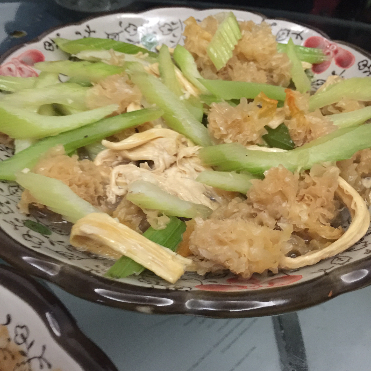 银耳西芹炒腐竹