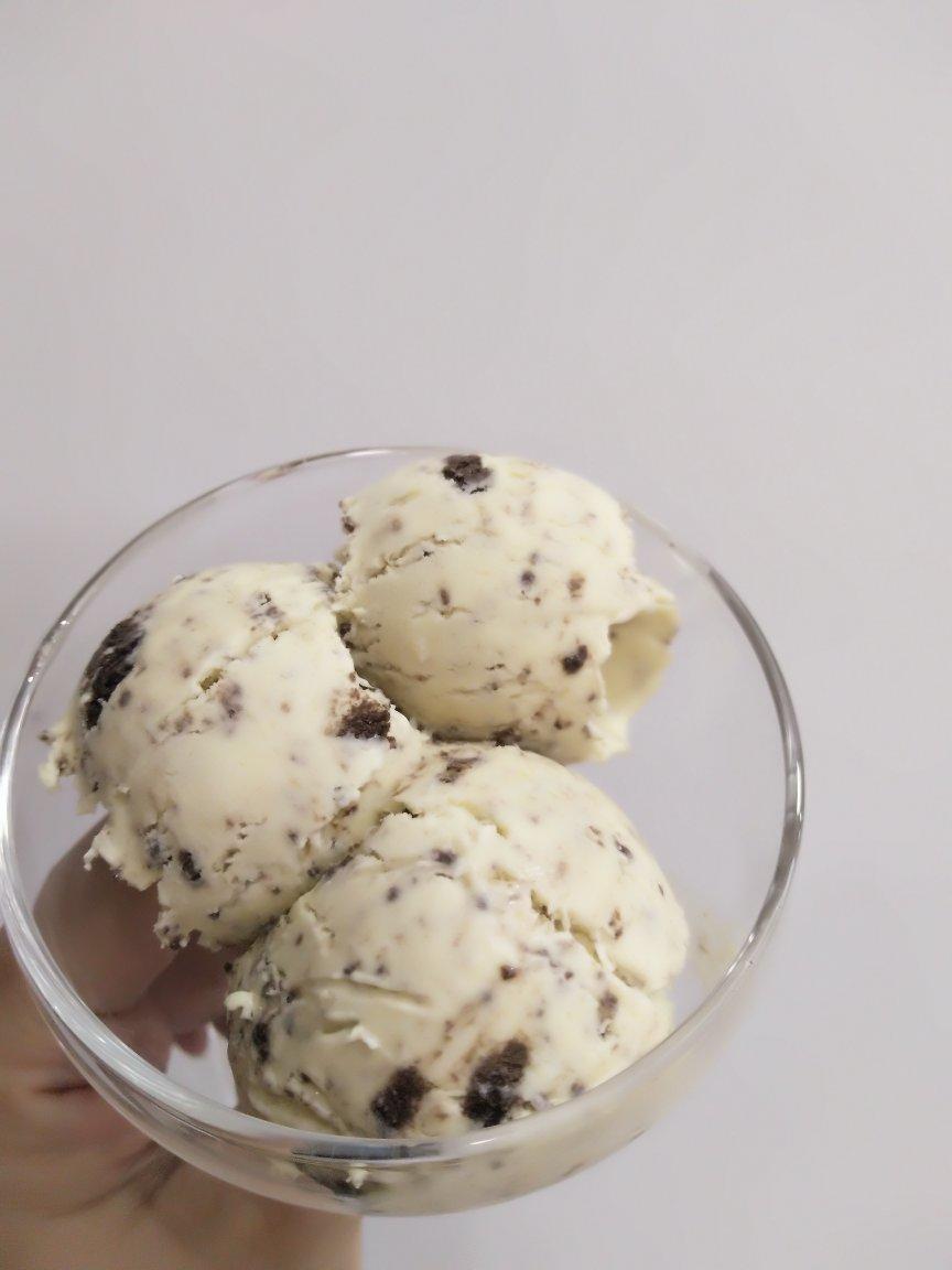 huang3335做的朗姆黑加仑冰淇淋 rum raisin ice cream