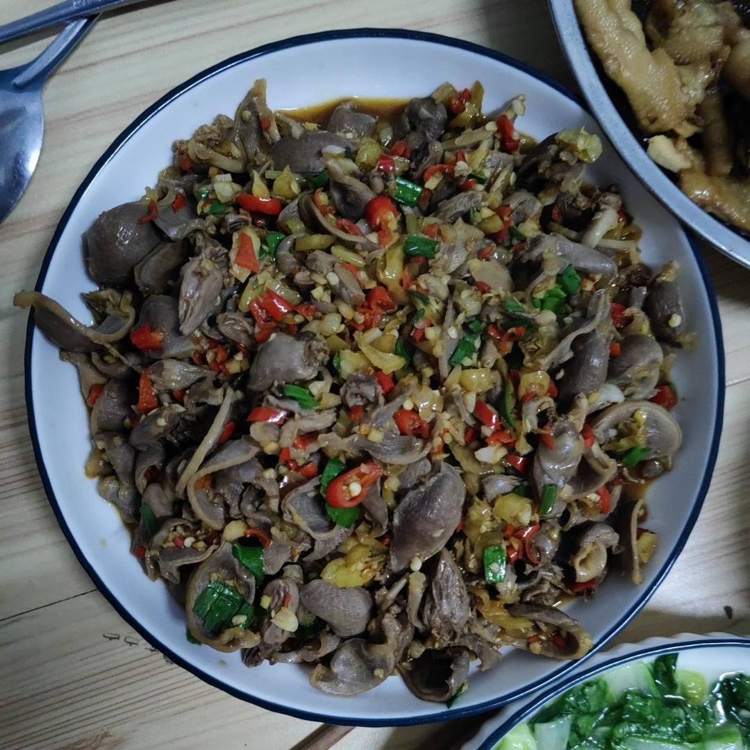 泡椒炒鸡杂