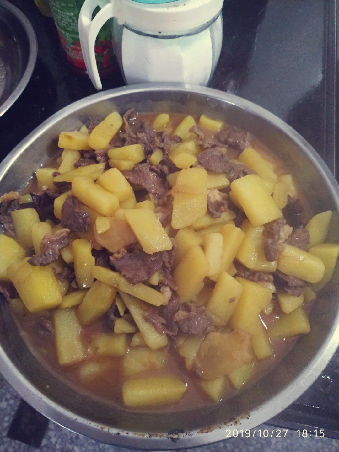 牛肉焖土豆